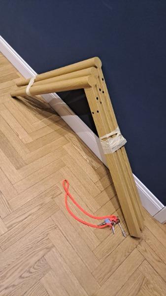 rete e materasso+tappeto+tavolo e gambe smontate